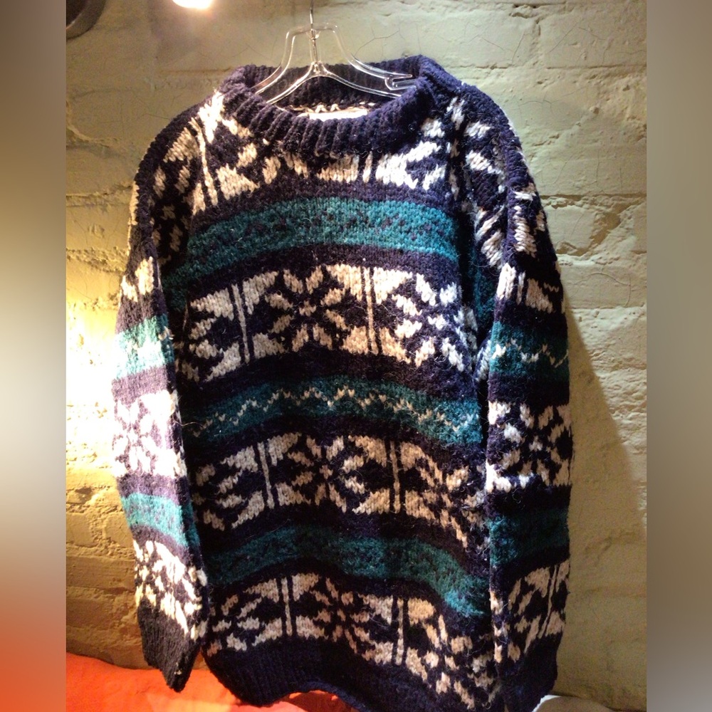 Vintage Winter Wool Navy and Cream Snowflake Sweater